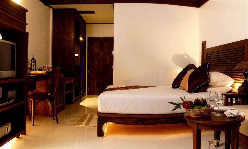 Safari Beach Hotel Patong Buitenkant foto