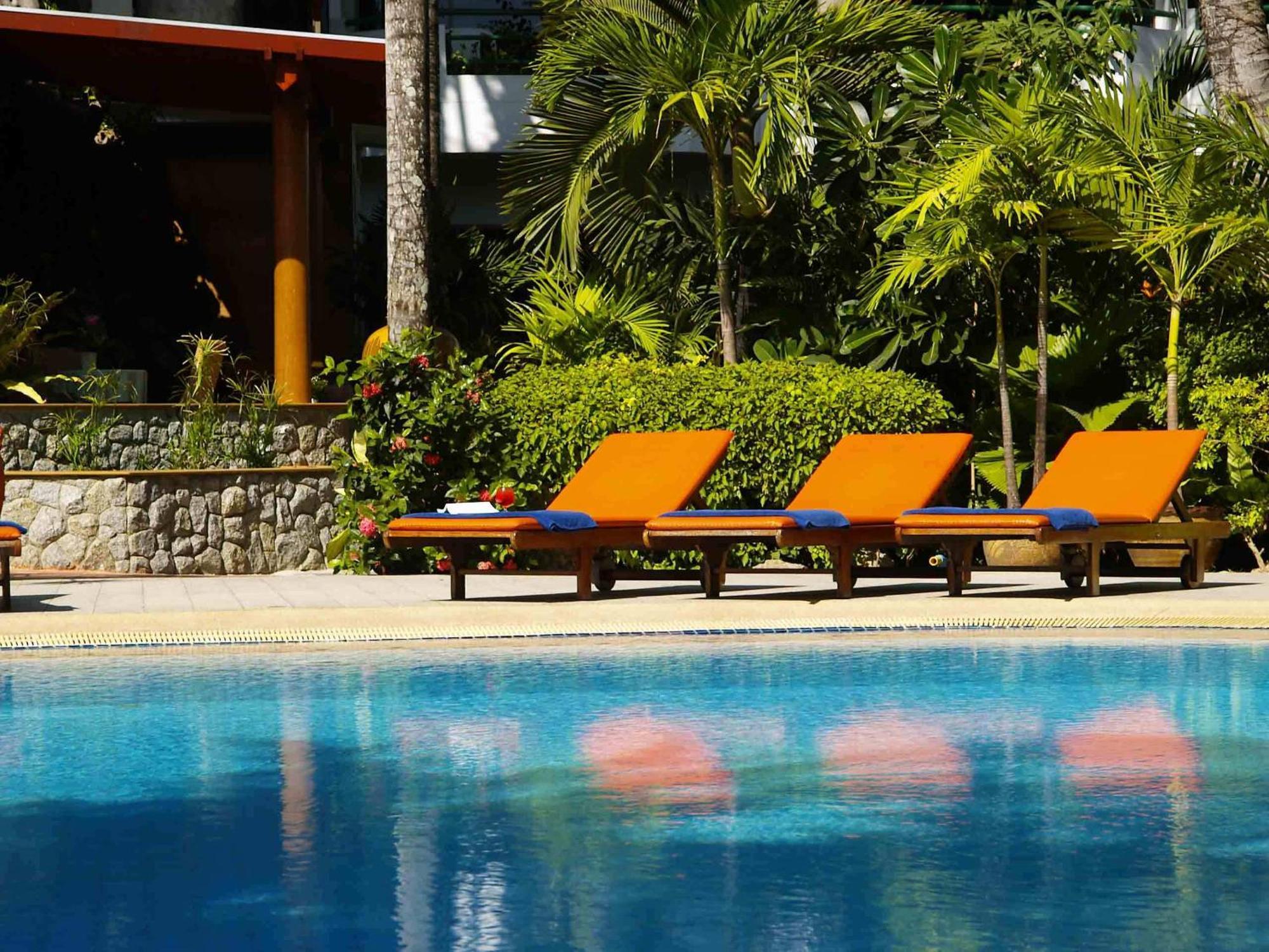 Safari Beach Hotel Patong Buitenkant foto