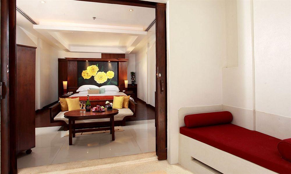Safari Beach Hotel Patong Buitenkant foto