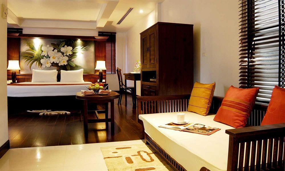 Safari Beach Hotel Patong Buitenkant foto