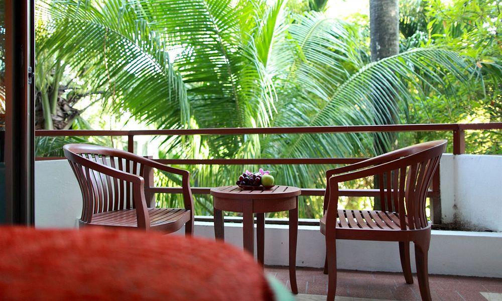 Safari Beach Hotel Patong Buitenkant foto