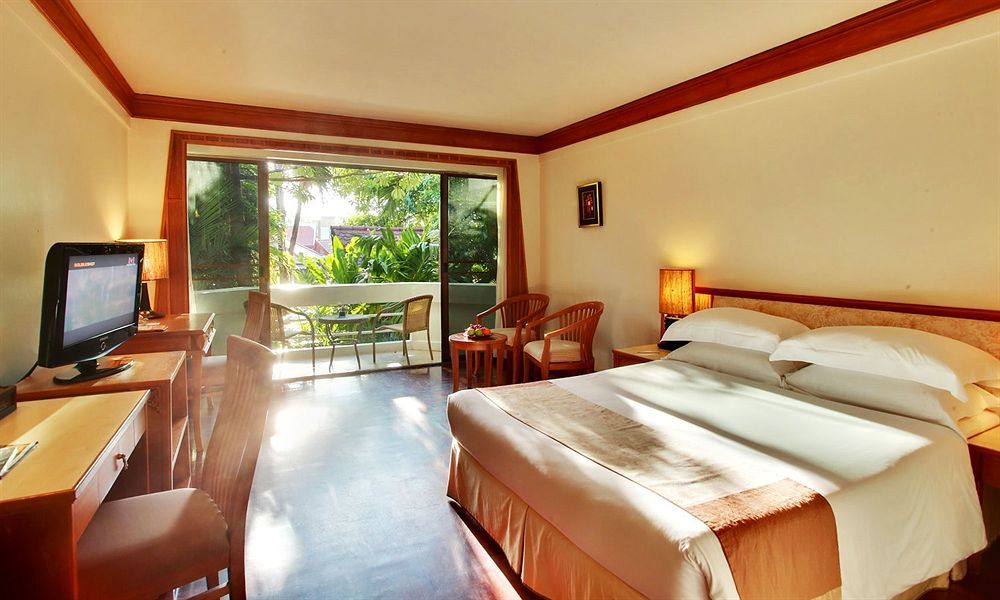 Safari Beach Hotel Patong Buitenkant foto