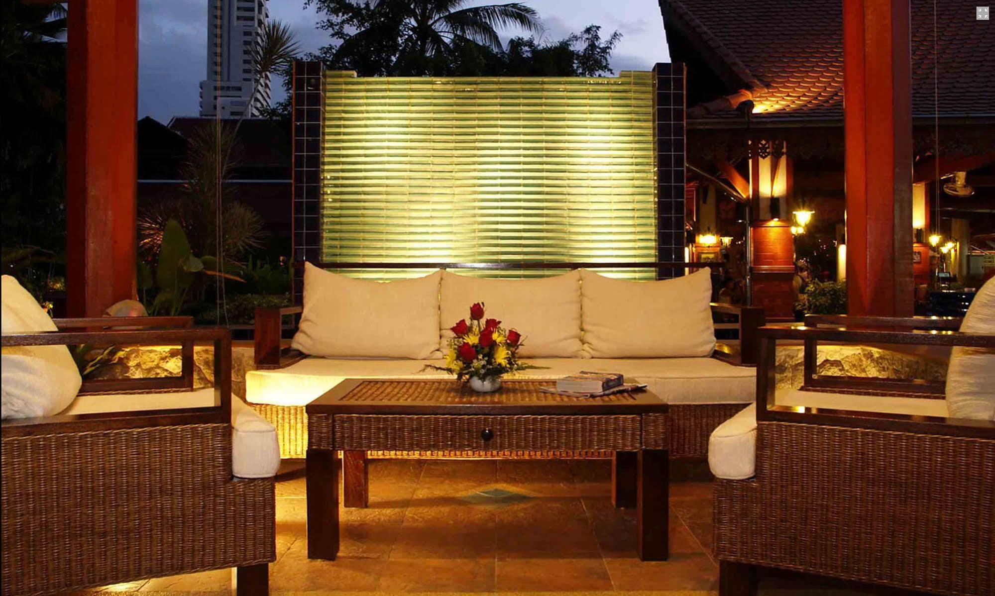 Safari Beach Hotel Patong Buitenkant foto