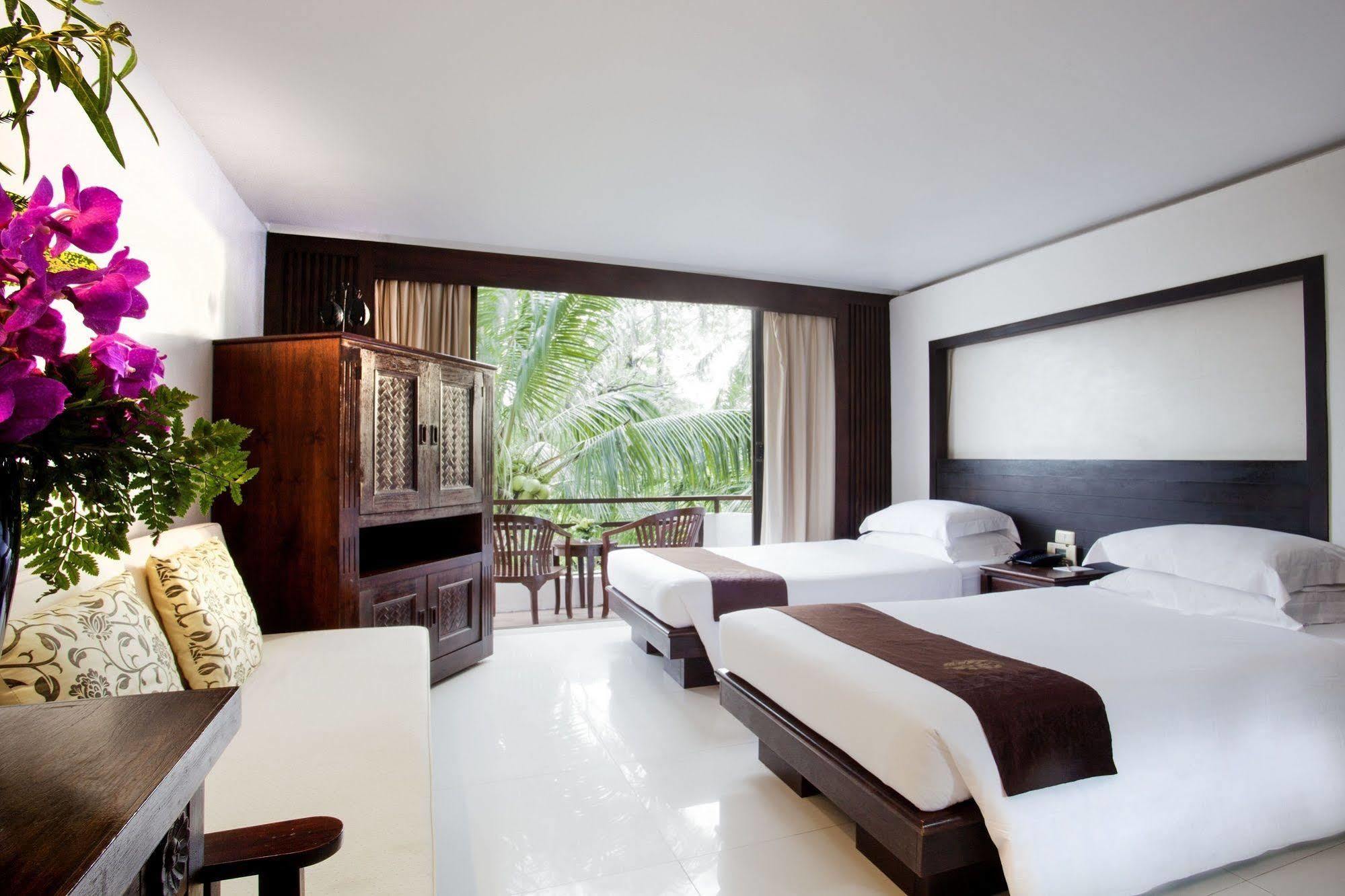 Safari Beach Hotel Patong Buitenkant foto