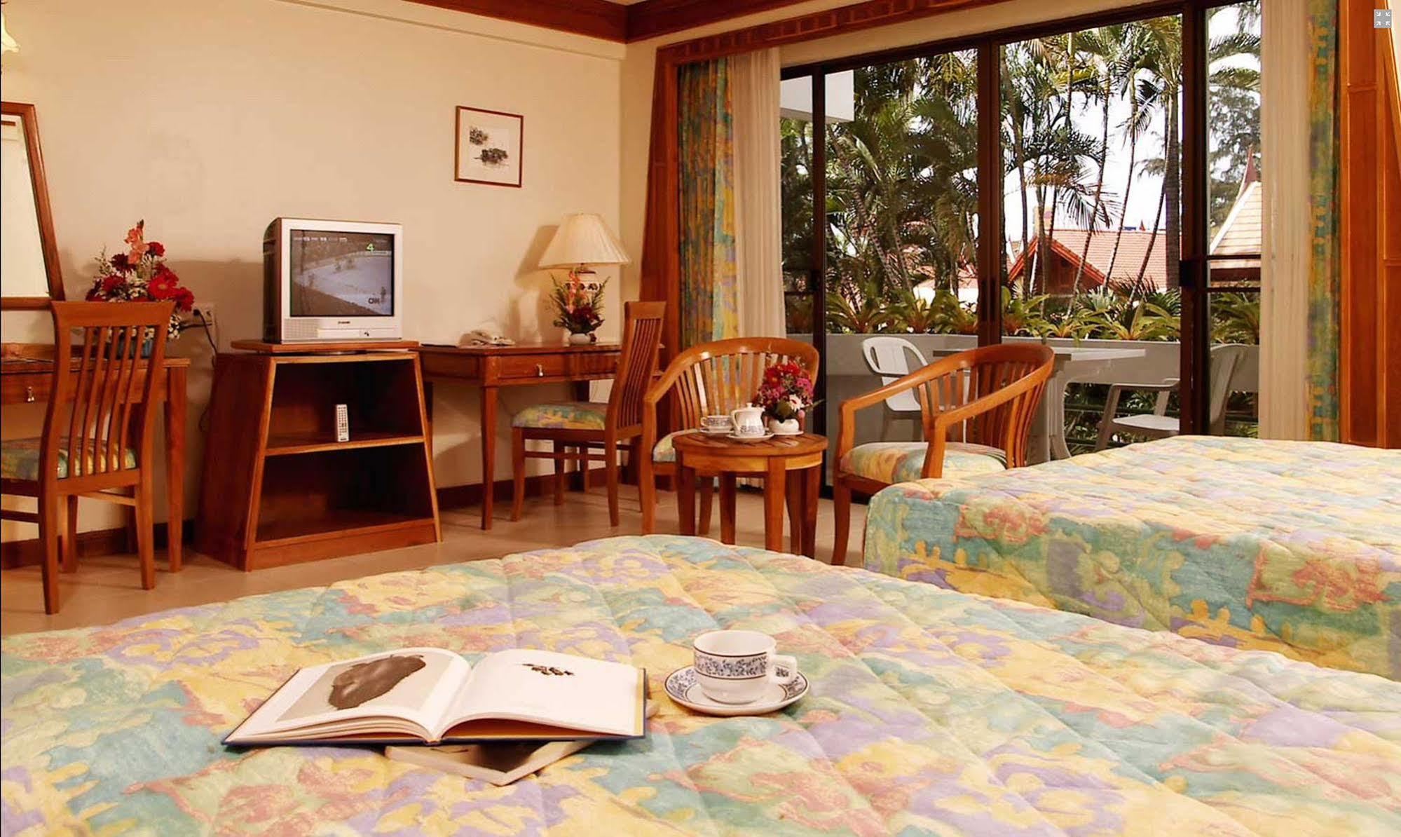 Safari Beach Hotel Patong Buitenkant foto